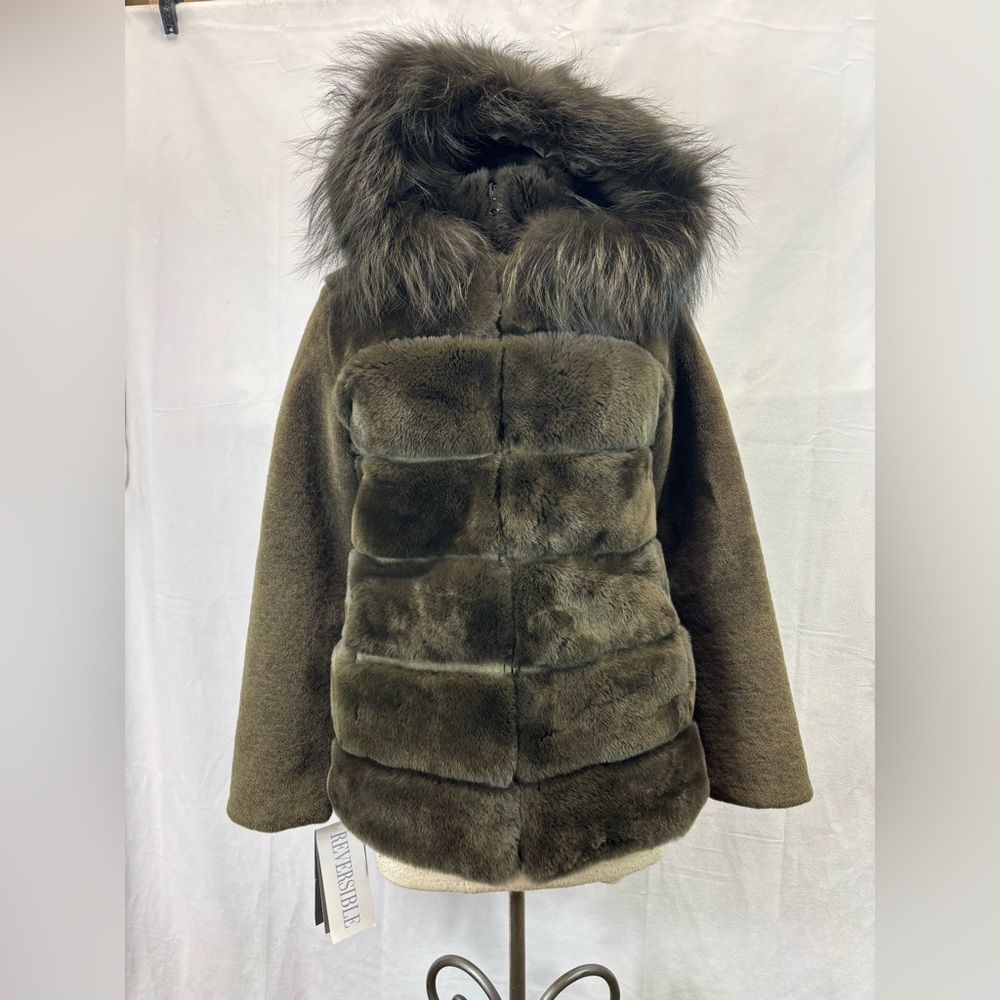 BLUE DUCK
Reversible Hooded Shearling Coat